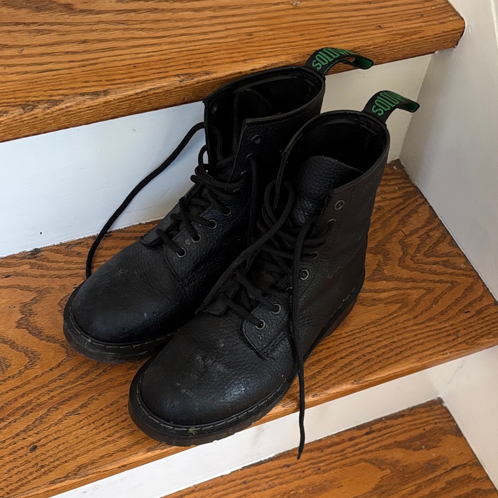 Solovair original dr martens boots women’s 9